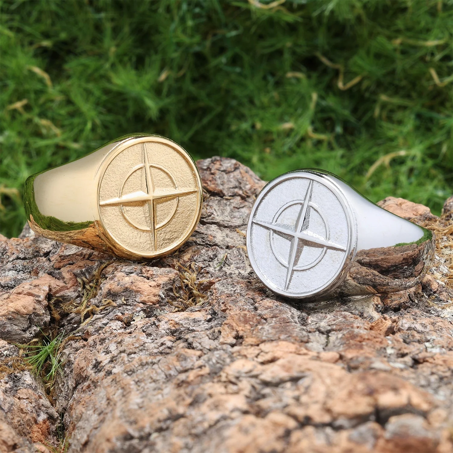 Classic Compass Signet Ring | Gold - Image 3