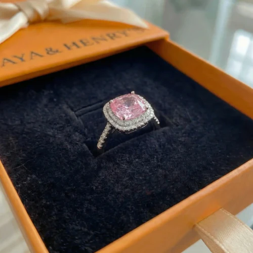 Cushion Pink Sapphire Ring | Gold - Image 3
