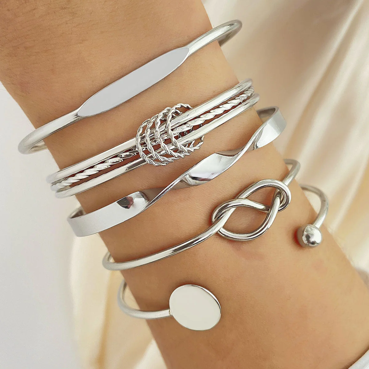 Knotted Elegance Bracelet Set | Gold - Image 2