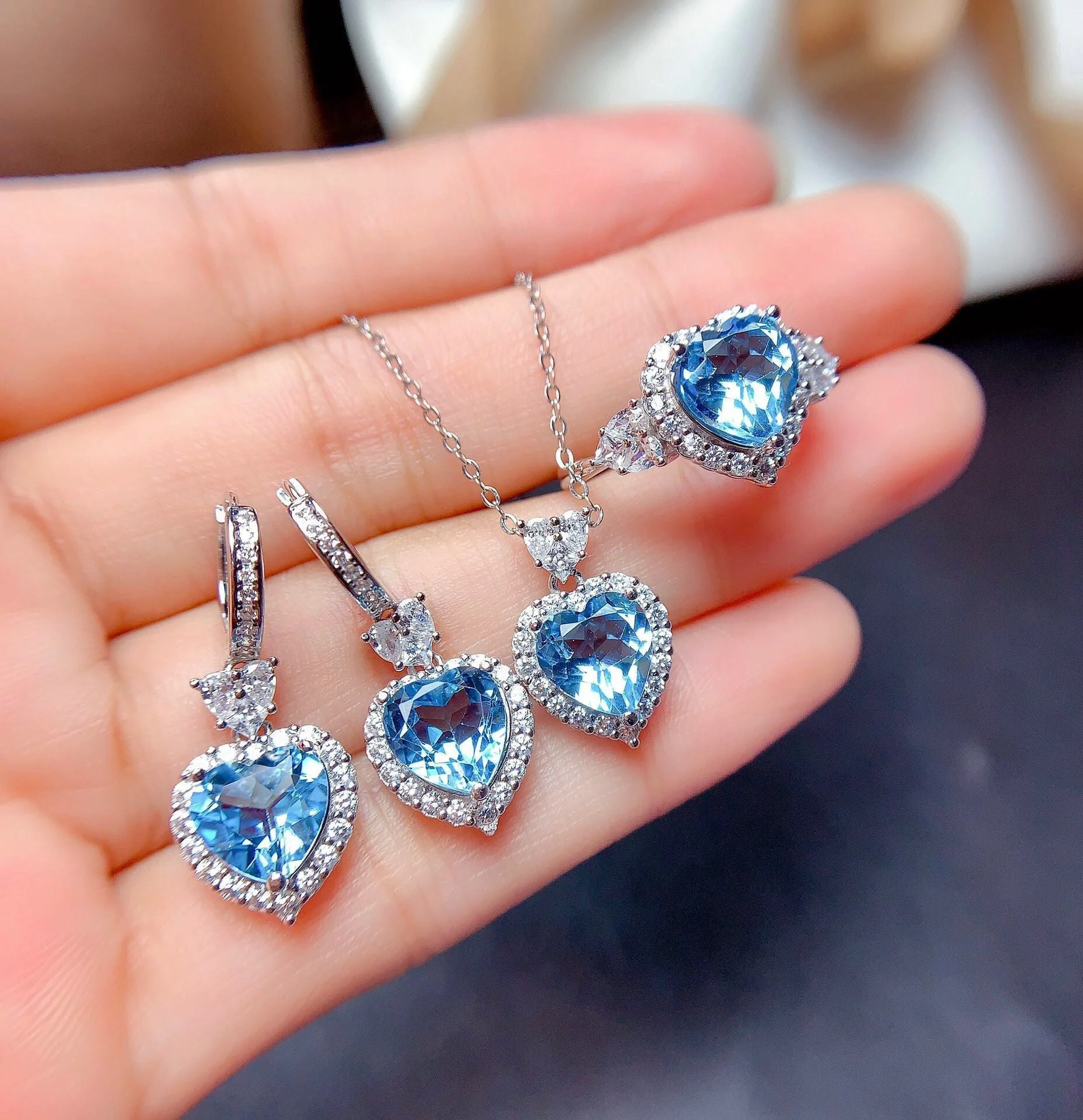 Liora Amorique Red Set | White Gold - Image 2